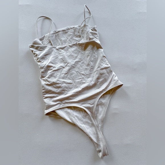 Abercrombie & Fitch Stretchy Cream Bodysuit size XS - Picture 2 of 4